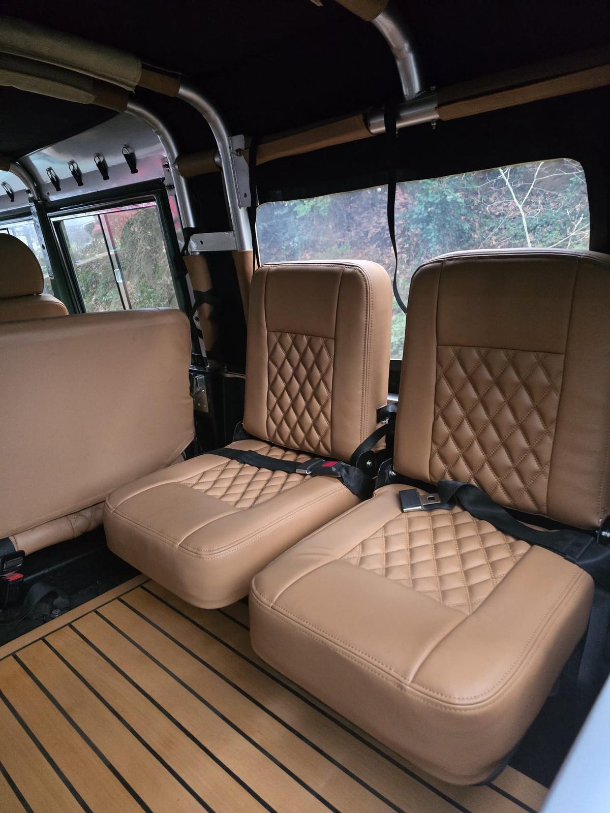 Sièges arrière de Defender en cuir cognac