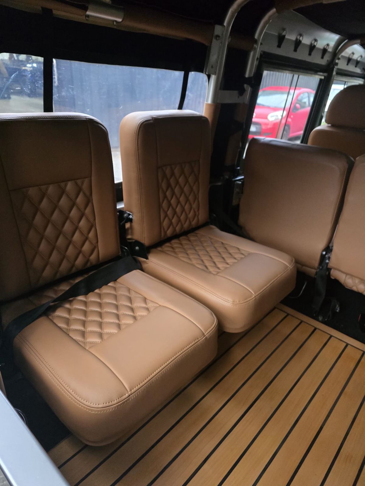 Sièges avant de Defender en cuir cognac capitonné