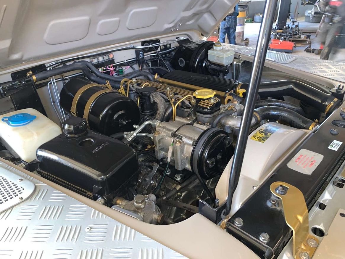 Moteur de Defender remonté dans son compartiment
