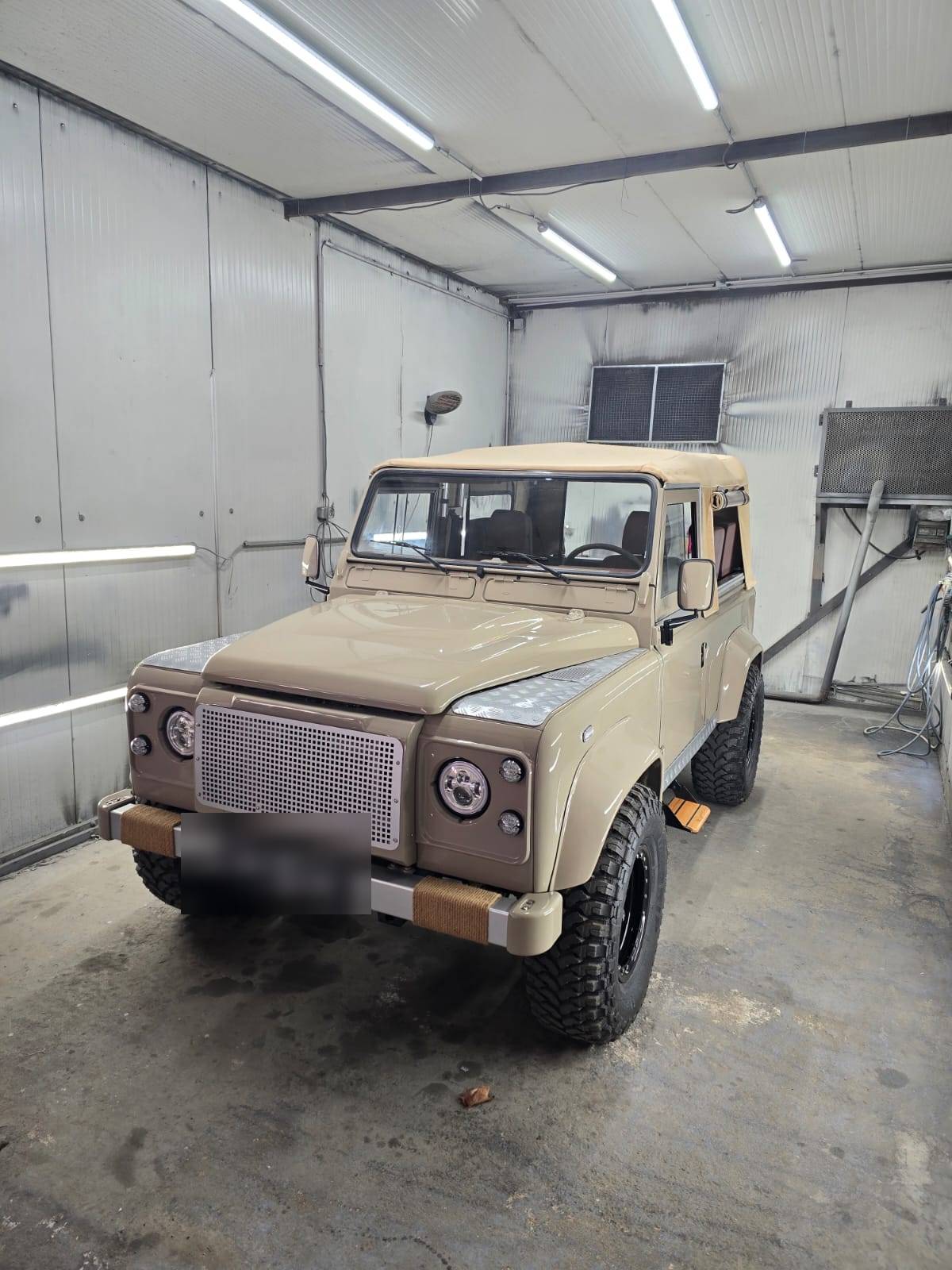 Defender sable restauré dans l'atelier