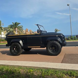 Profil du Defender 90 noir mat